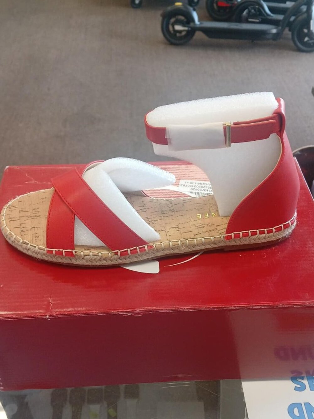 Journee Lyddia REd Sandals Size: 10 -O - Picture 6 of 6